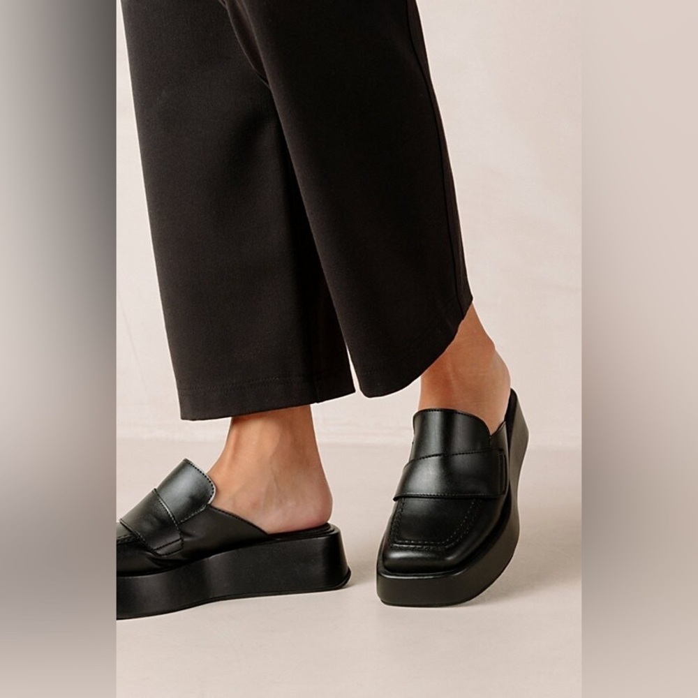 SVEGAN Tempera Vegan Leather Mule Loafer in Black size 36 NWOT